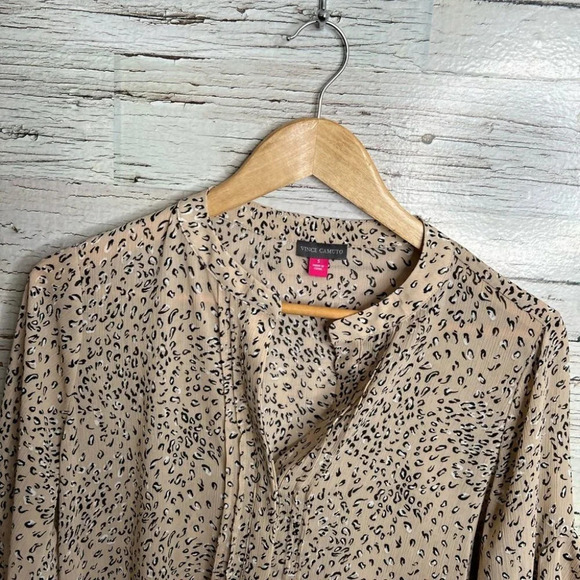 Vince camuto tan black blouse top  waterfall sleeve size small - Picture 5 of 9